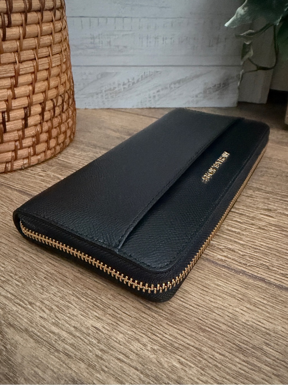 Michael Kors Black & Gold Saffiano Leather Continental Wallet - NWOT - Picture 8 of 10